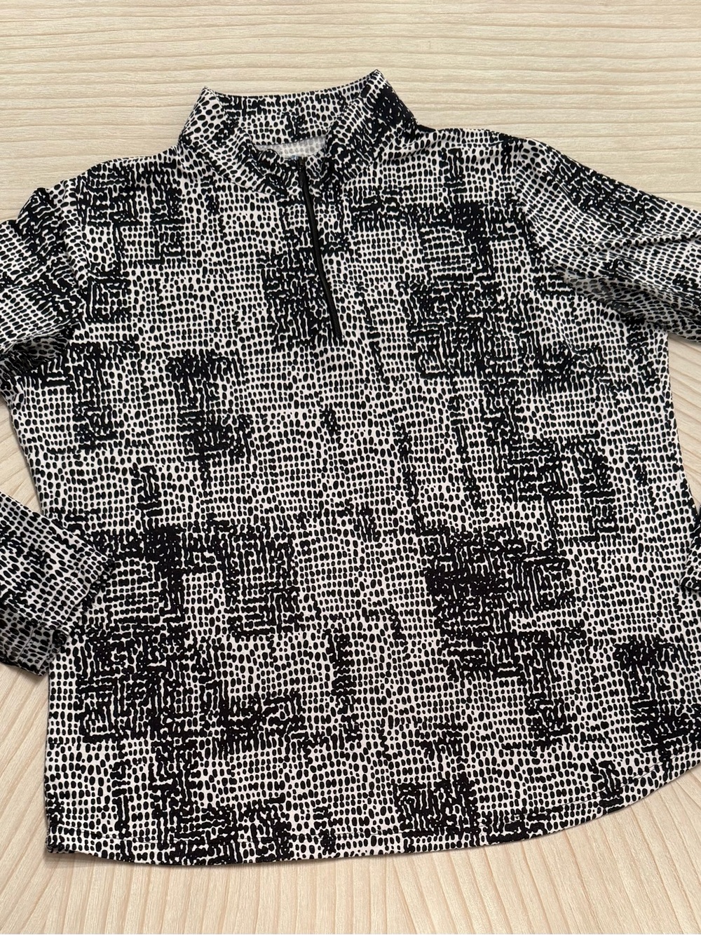 IBKUL Black & White Long-Sleeve Quarter-Zip Top